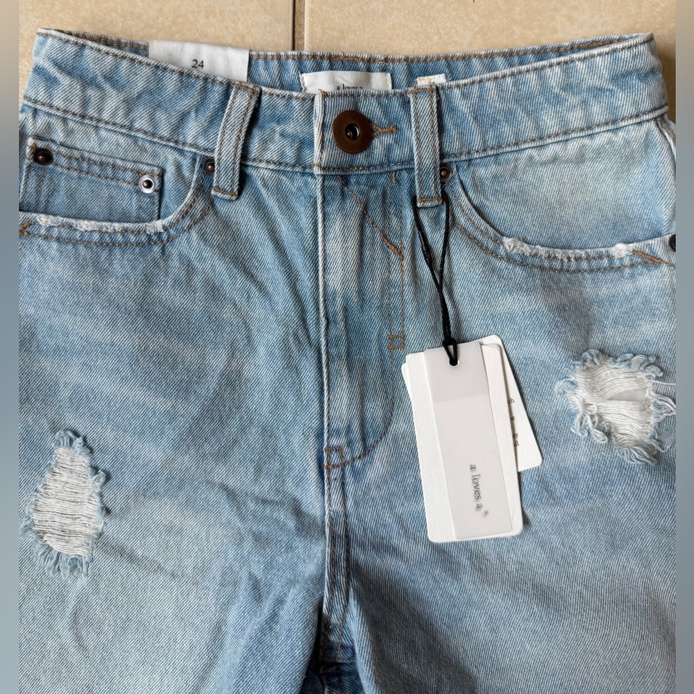a loves a Women’s 24 Blue Frayed Cut Off Hem Distressed Denim Boyfriend Shorts - Picture 2 of 12